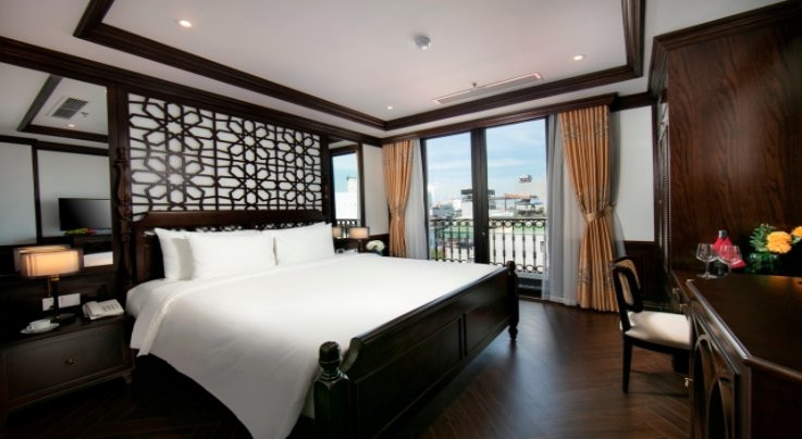 DELUXE BALCONY ROOM