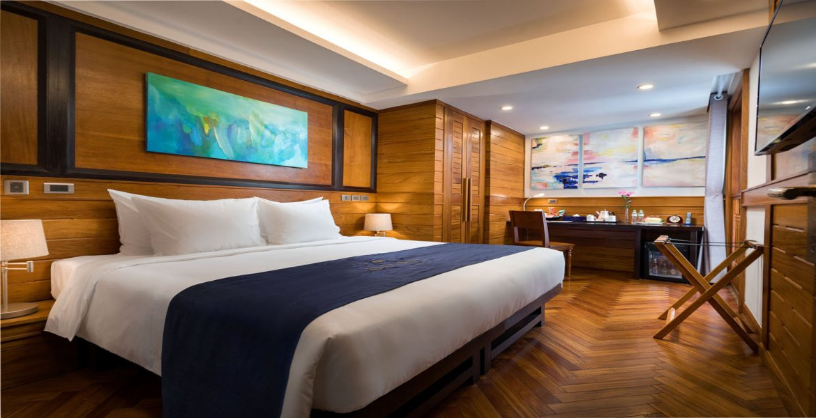 DELUXE DOUBLE / TWIN CITY VIEW ROOM