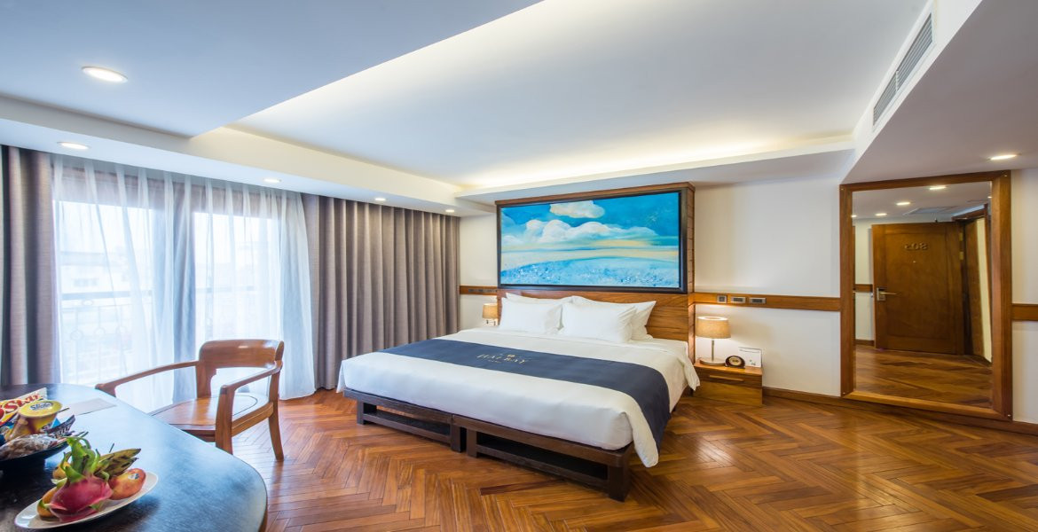 Hai Bay Suite with Balcony and City View