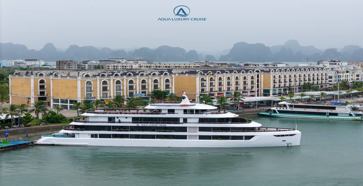 Aqua Luxury Cruise
