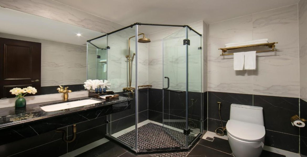 May De Ville Premier Hotel