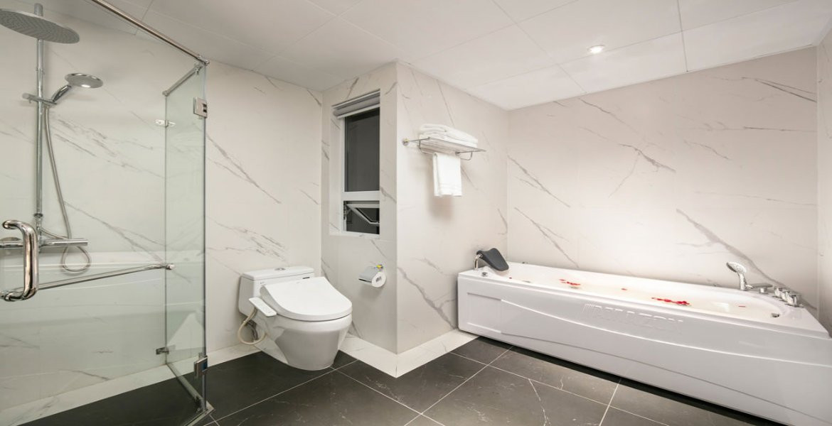 Shining Central Hotel & Spa