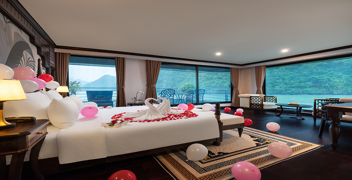 Venus Cruise Halong