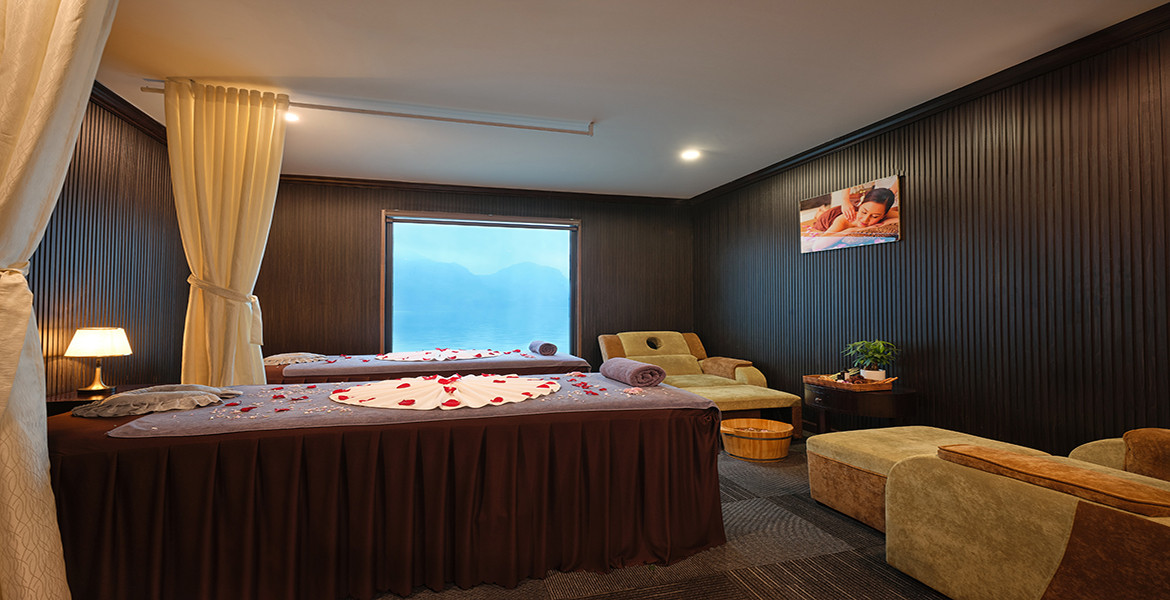Venus Cruise Halong